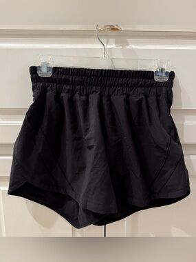Lululemon Track That Mid-Rise Lined Short 5"
Black Size Women’s 6